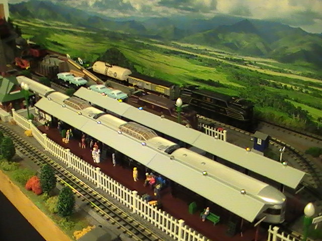 Train Layout w Background Scenery, 08-05-12 002