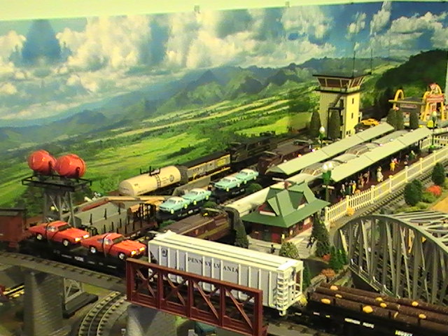 Train Layout w Background Scenery, 08-05-12 004