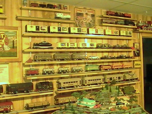 Train Room Shelves 001